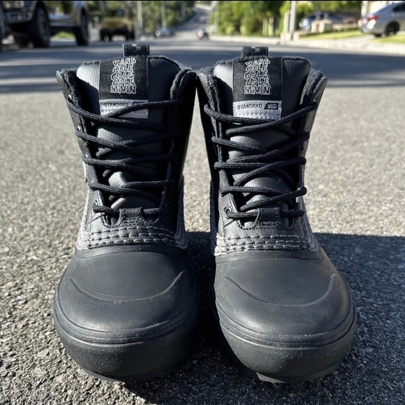 SOLE on eBay NWT Vans Cole Navin Standard Mid MTE Snow Boots - Size 11 - Picture 2 of 6